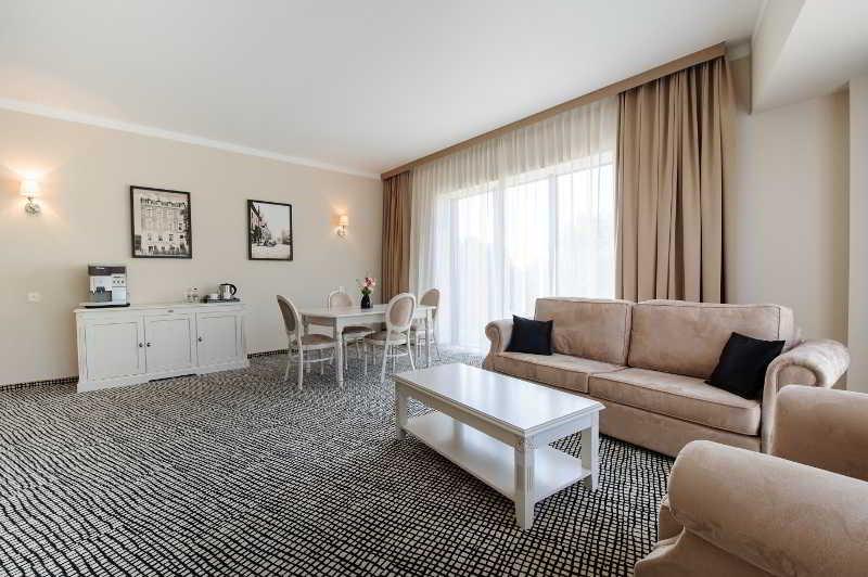 Hotel Trzebnica Extérieur photo