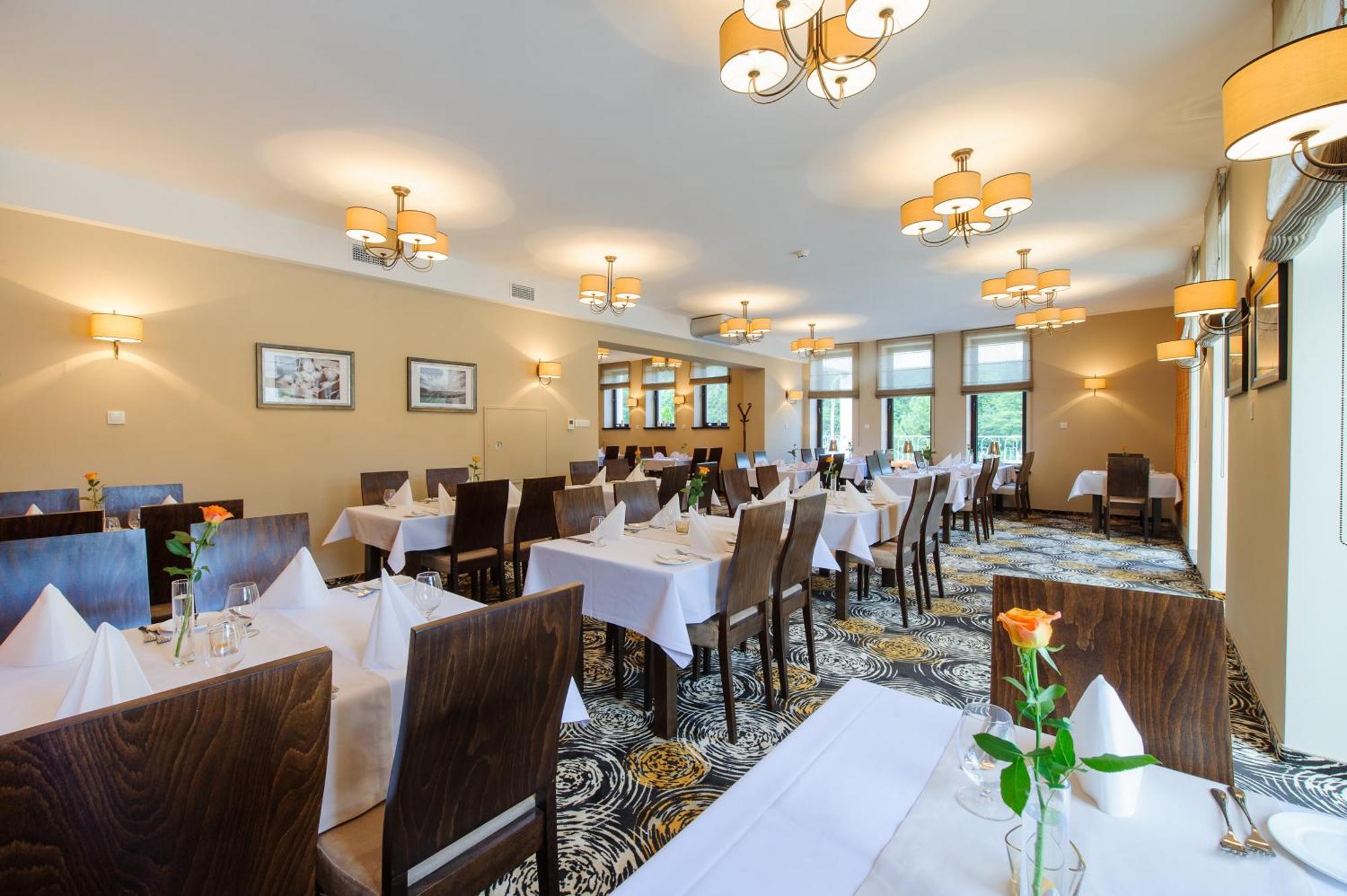 Hotel Trzebnica Extérieur photo