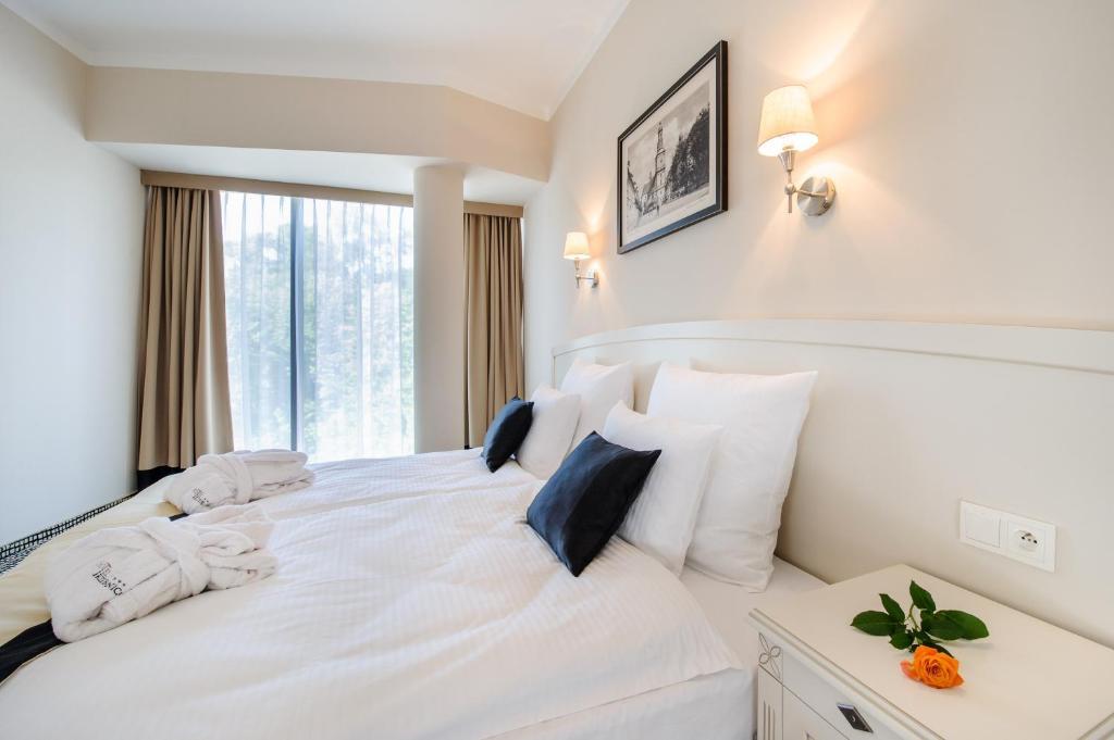 Hotel Trzebnica Chambre photo