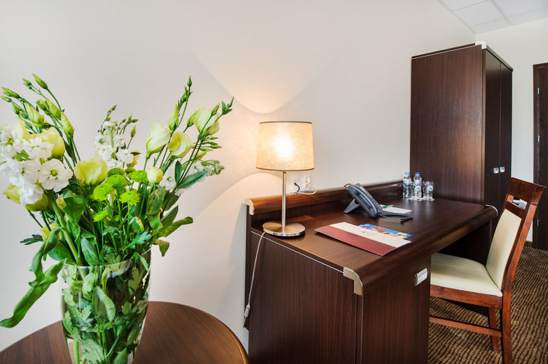 Hotel Trzebnica Extérieur photo