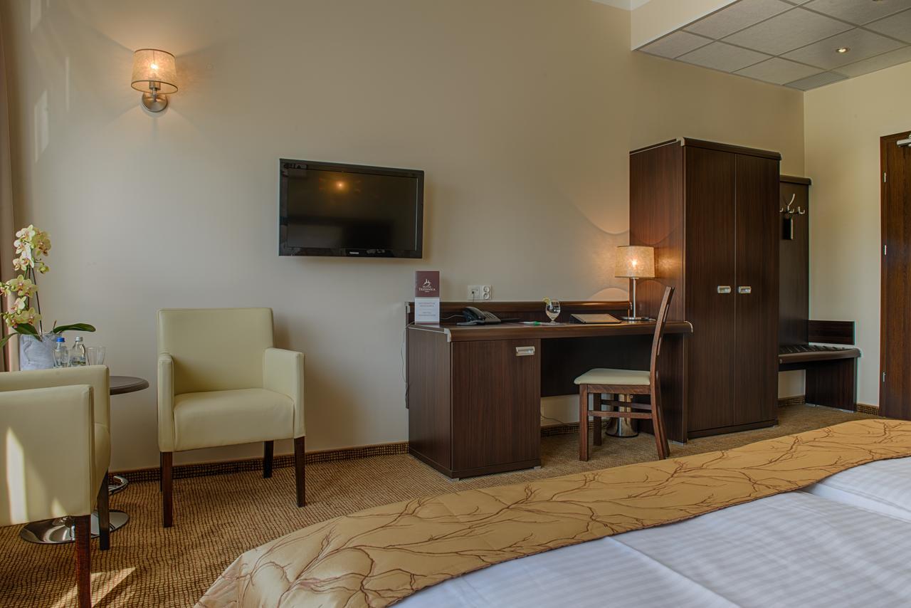 Hotel Trzebnica Extérieur photo
