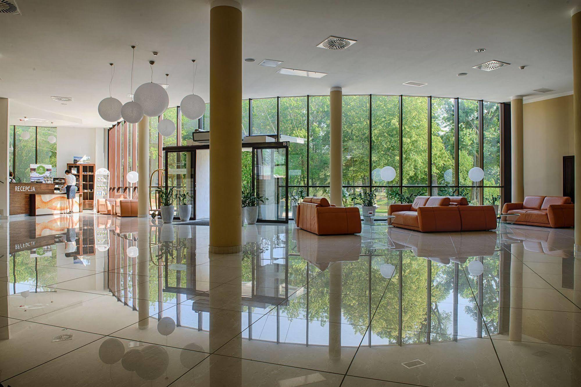 Hotel Trzebnica Extérieur photo