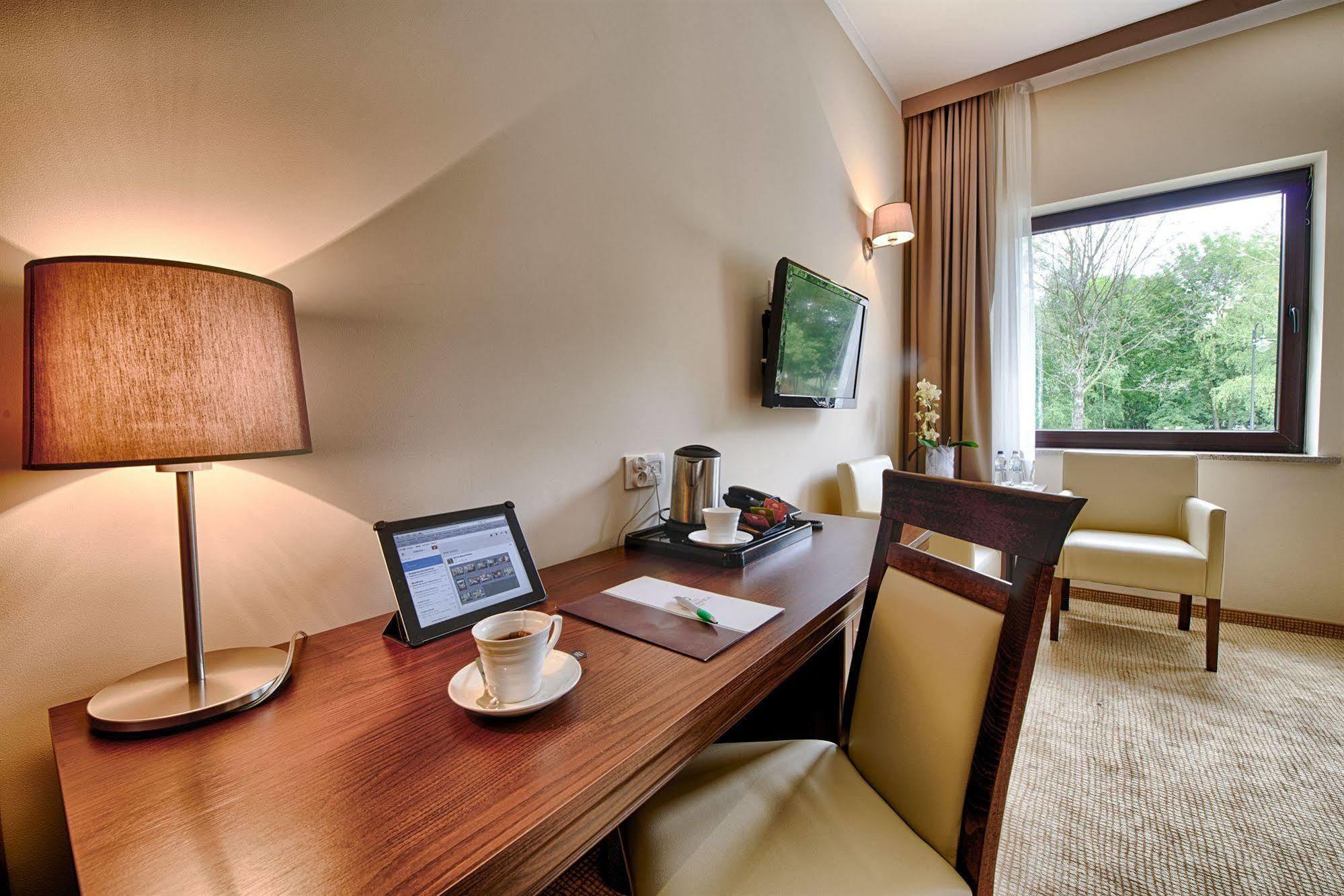 Hotel Trzebnica Extérieur photo