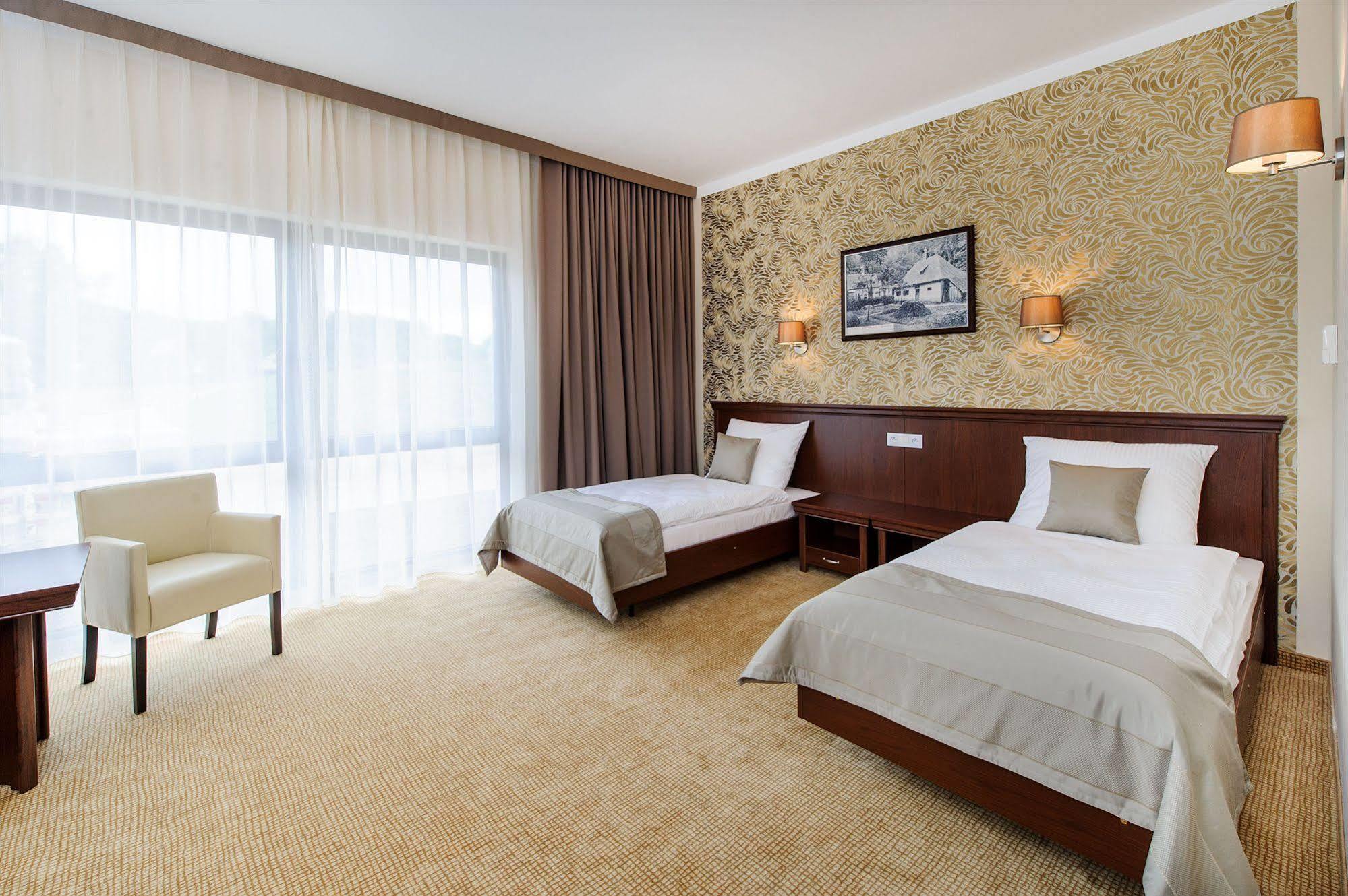 Hotel Trzebnica Extérieur photo