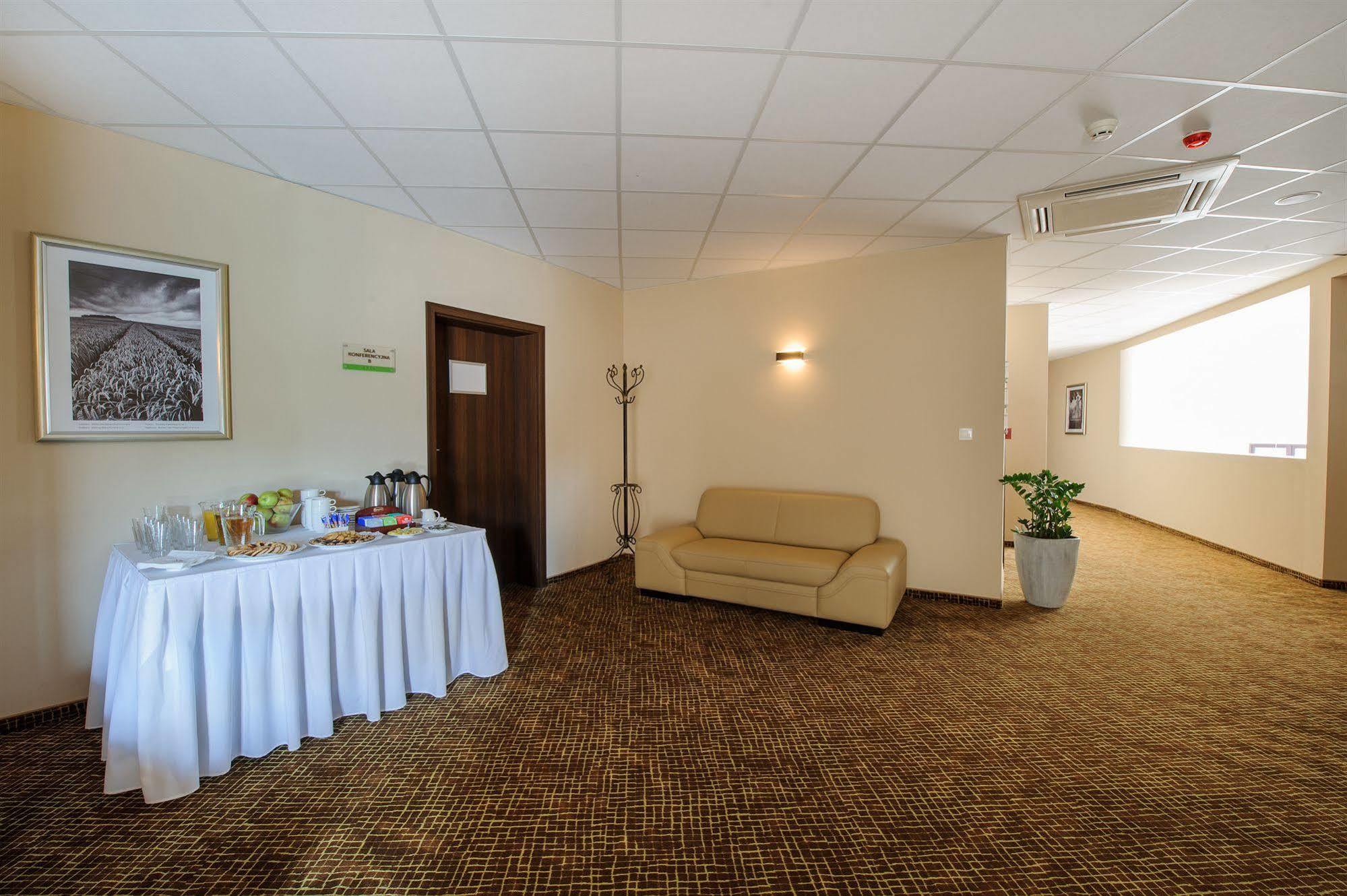 Hotel Trzebnica Extérieur photo