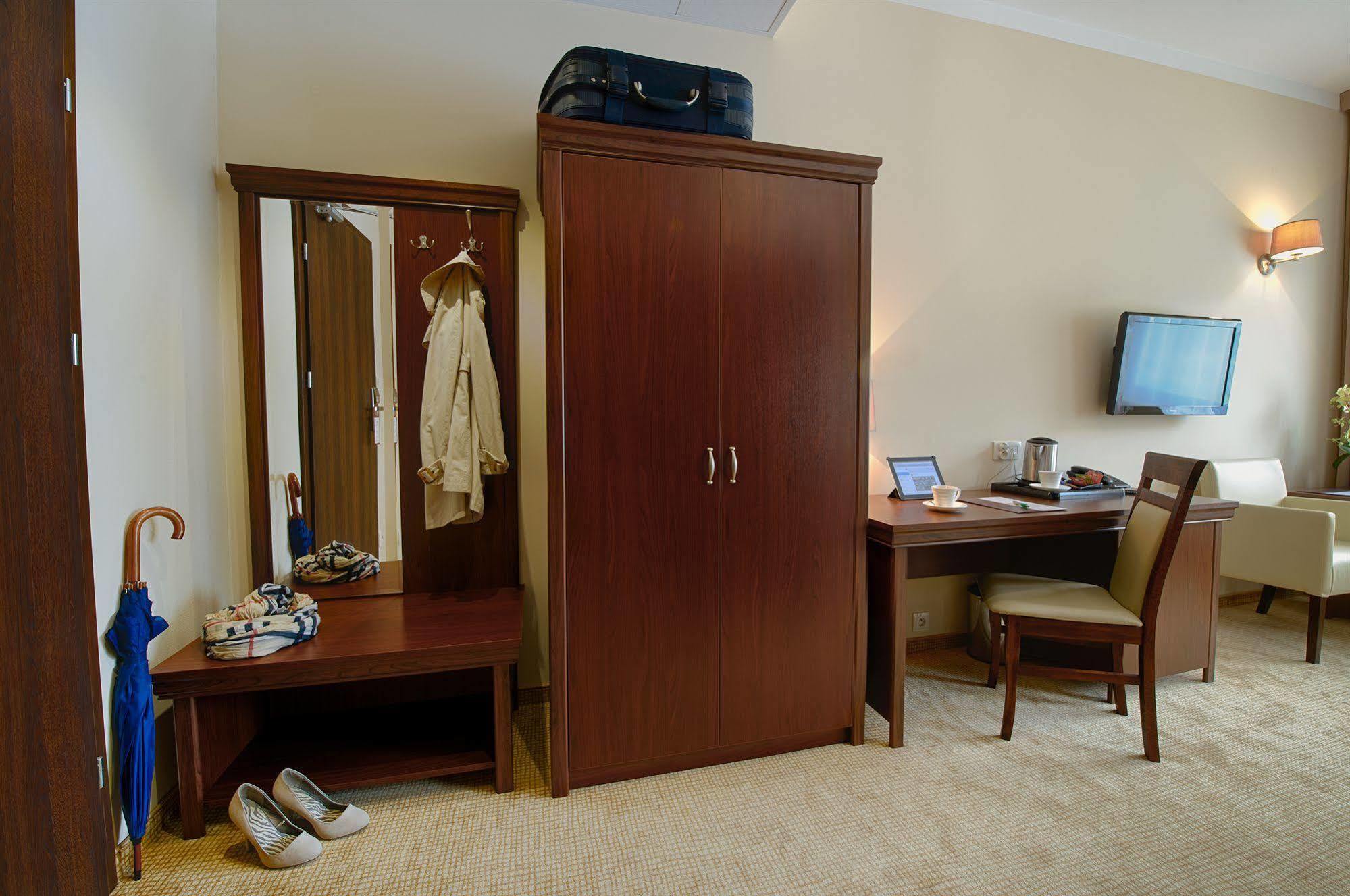 Hotel Trzebnica Extérieur photo