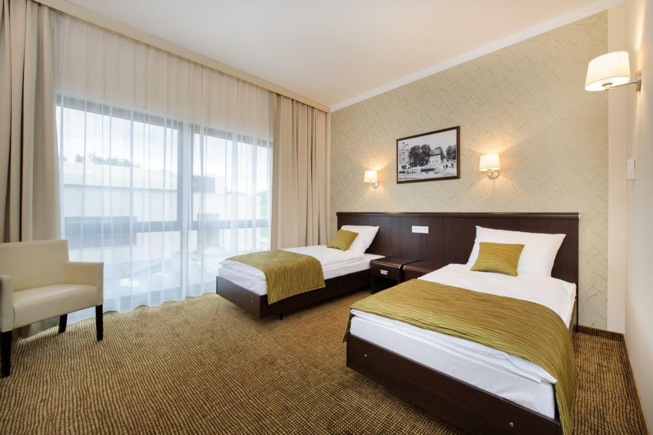 Hotel Trzebnica Extérieur photo